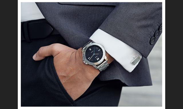 16.   MVMT Watches: Este reloj es lo último de la moda minimalista (y no puede faltar en la muñeca de papá).