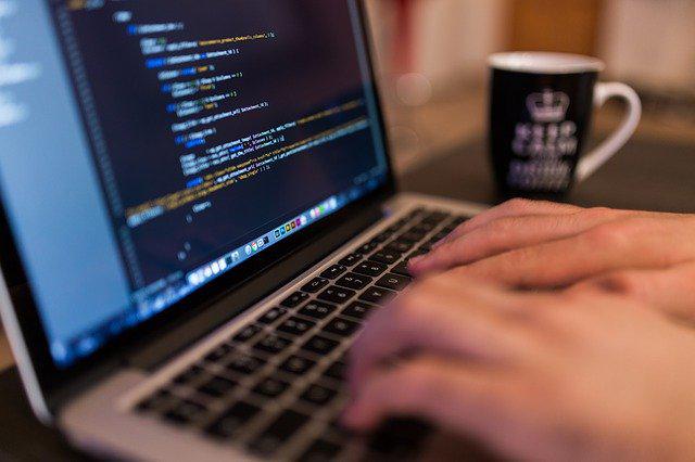 1. Contratar expertos para llevar a cabo diagnósticos avanzados de ciberseguridad. (Foto: Pixabay)
