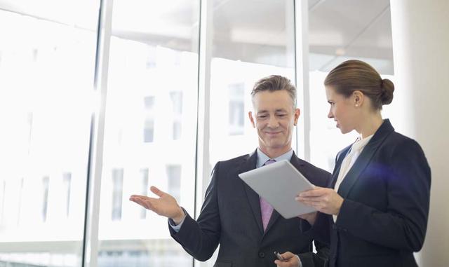 Fotos 2 |   2. La sucesión a la segunda generación. Muchas veces los fundadores de los negocios se sienten cortos en pedir a sus hijos que se involucren y posteriormente se responsabilicen por el negocio familiar. Piensan que al pedirles esto, estarían re