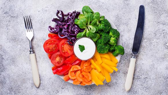 El arcoíris es un simple recordatorio visual que nos permite apreciar todos estos alimentos poderosos que están disponibles en nuestro día a día.