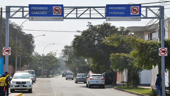 La Municipalidad de La Molina ha instalado 35 señales reguladoras en las vías de acceso al cuadrante, además de dos pórticos y banners informativos. (Difusión)