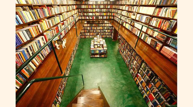 Librería del Virrey (Lima, Perú). Fundada hace 40 años por dos exiliados uruguayos, uno de ellos especializado en libros antiguos. Es una de las más famosas de Lima por las dimensiones de su espacio, de pisos y estantes de madera y mesas. Su local miraflo