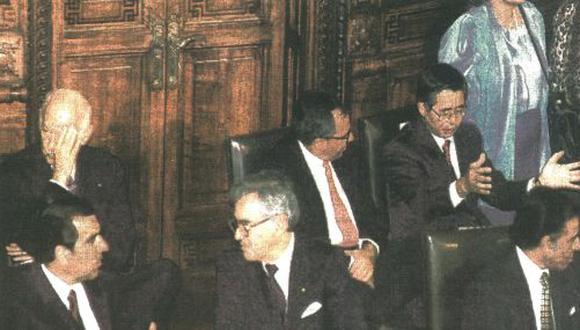 Tan cerca y tan lejos. Los presidentes Fujimori y Durán-Ballén estuvieron en Montevideo. (fotos AFP)