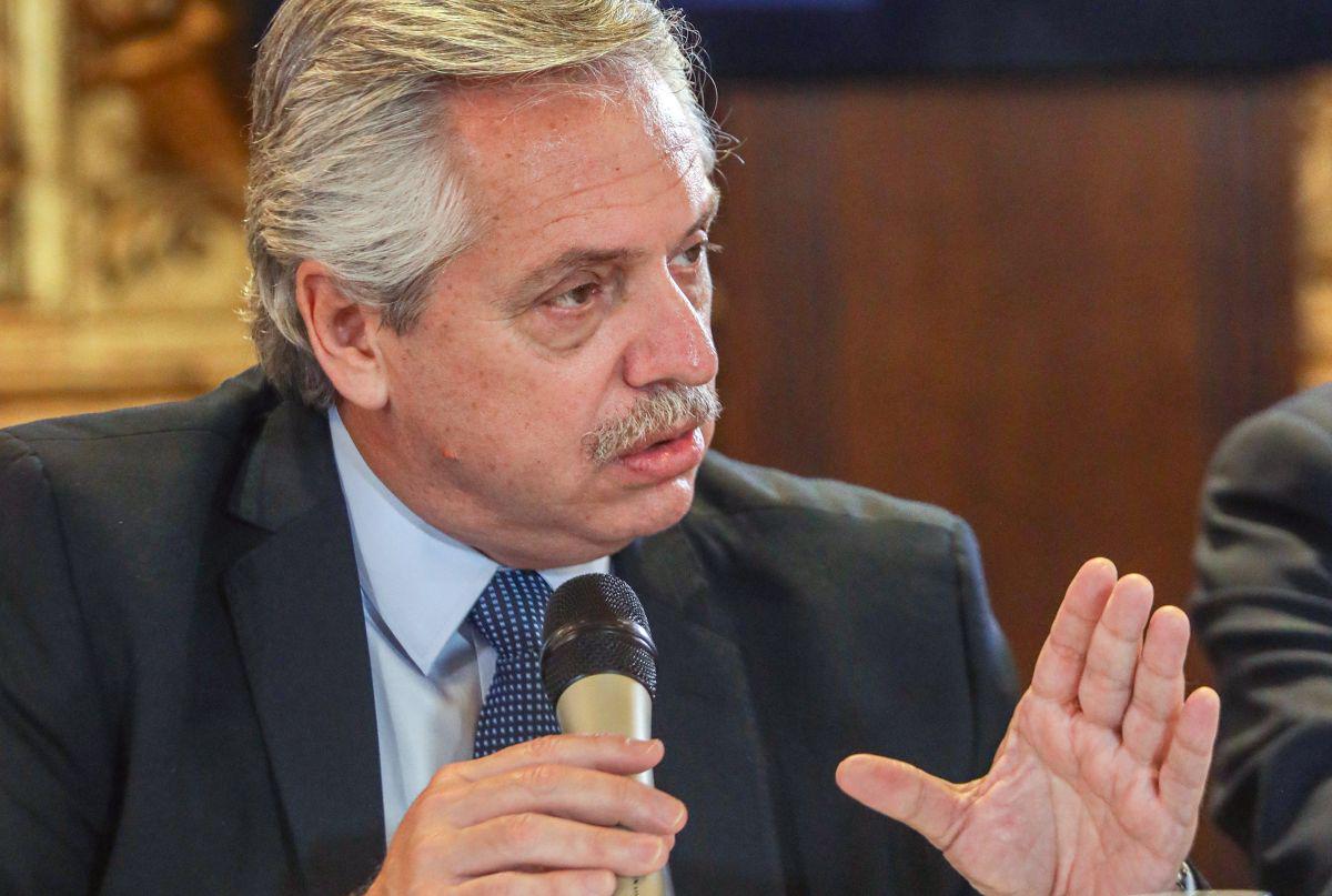 “Paremos la Argentina durante diez días y quedémonos en casa, evitemos la circulación", declaró el presidente de Argentina, Alberto Fernández. (Foto: AFP)