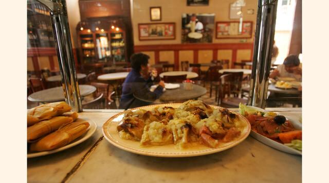 Cultura local en Lima Centro. Fundada en el siglo XV, la riqueza cultural de Lima fluye desde sus catacumbas coloniales hasta los numerosos museos y las novedosas galerías de arte de Barranco. Pero en el casco histórico de la ciudad, Lima Centro, una cuad