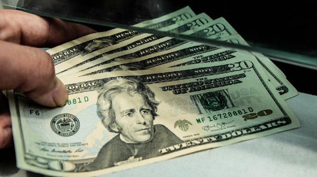 Viernes 30. "Cotización de dólar":http://gestion.pe/mercados/dolar-puede-descender-s-322-julio-mayor-necesidad-soles-2193865 puede descender a S/ 3.22 en julio por mayor necesidad de soles. Divisa estadounidense bajó en junio y seguiría el mismo