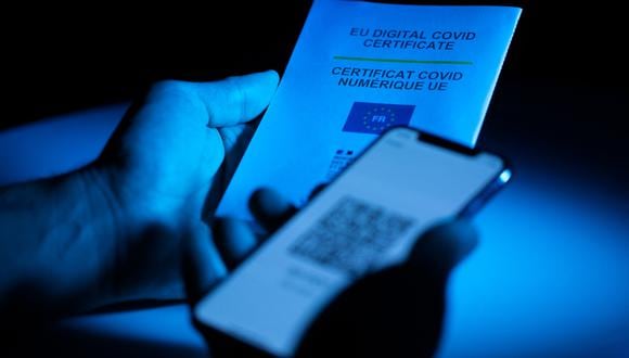 Tedros señaló que el pasaporte europeo será transformado en un “bien público mundial”. (Photo by JOEL SAGET / AFP)