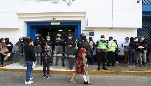 El retraso de hace unas semanas en la entrega de pasaportes generó caos en las oficinas de Migraciones en Lima y provincias. (Foto: Alessandro Currarino / GEC)