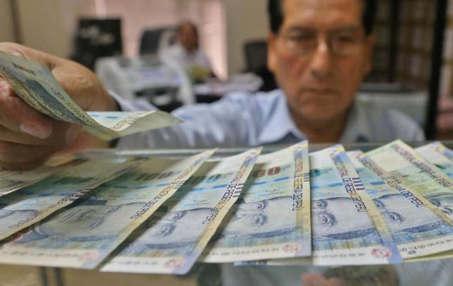 2. Servidor público: quienes trabajen para el Estado no recibirán gratificación, pero sí un aguinaldo de S/ 300. (Foto: Andina)