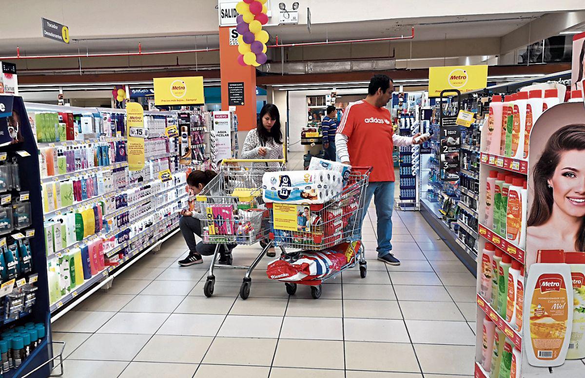 Categorías. Poscuarentena, las personas gastarán más en productos de limpieza y aseo personal. (Foto: Claudia Llontop / GEC)