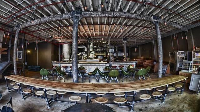 Truth Coffee, Sudáfrica. Hay pocas cafeterías en el mundo tan impresionantes como Truth, una cafetería artesanal &quot;inspirada en el estilo steampunk&quot; (retrofuturista) decorada de pies a cabeza con tubos de metal y peculiares maquinarias antiguas. 