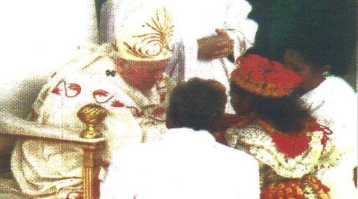 El Papa Juan Pablo II realizó ayer una misa por la unión y salud de las familias. Fue en la Plaza Mayor de San Pedro. (foto AFP)