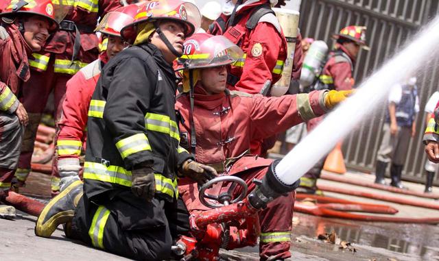 FOTO 9 | Personal de los bomberos.