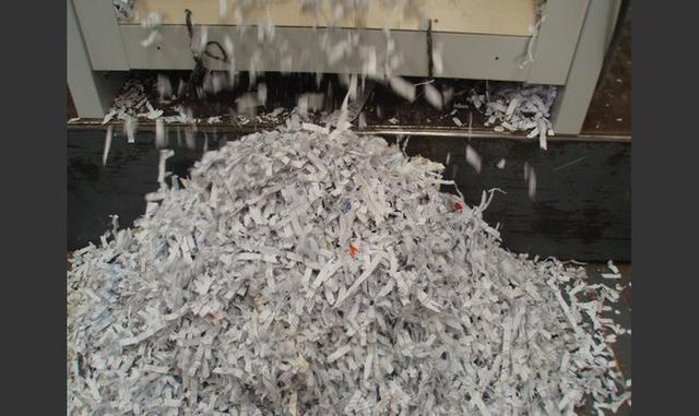 Foto 8 | Servicio móvil de destrucción de documentos: Teniendo en cuenta el número de historias de robo de identidad, es de vital importancia para las empresas destruir todos los documentos que contengan información sensible. Tú puedes ahorrarles tiempo y problemas en un horario regular para llevar a cabo esta tarea necesaria pero tediosa.
