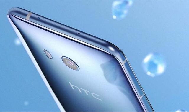 El HTC U11 incorpora unos marcos laterales que tienen la capacidad de reconocer la presión de la mano. De esta forma, si tenemos el teléfono sujeto en la mano y decidimos apretar los dedos, podemos configurar el terminal para que con ese gesto ejecute alg