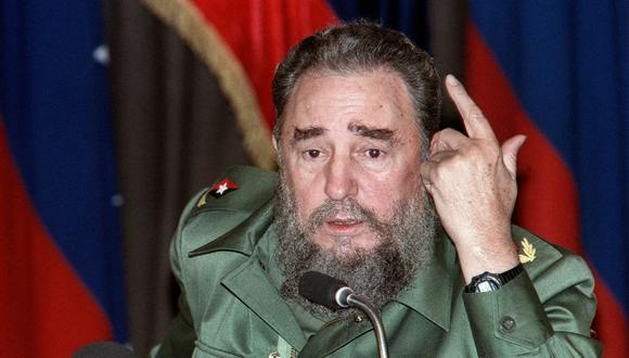 El presidente cubano Fidel Castro ofrece una conferencia de prensa el 13 de agosto de 1988 en Quito, Ecuador. (CRIS BOURONCLE / AFP).
