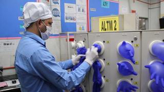 Fabricantes de guantes sanitarios, entre beneficios récord y denuncias de abusos
