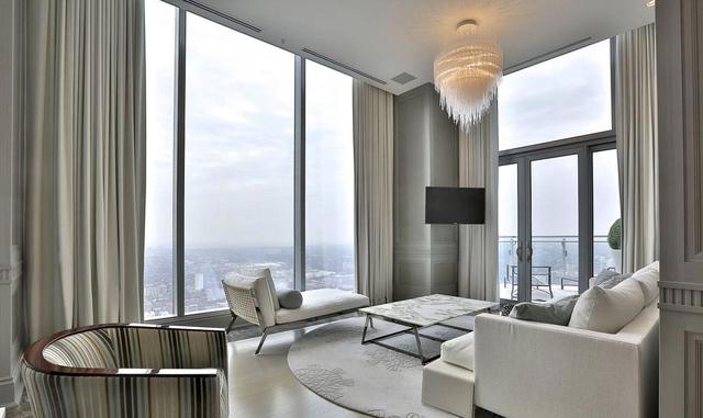 Pursglove se ha trasladado permanentemente a Florida y, según sus palabras, "se está dando un pequeño respiro". Y también está "esperando mi próximo proyecto de residencia, que contará con la participación de mis hijas".