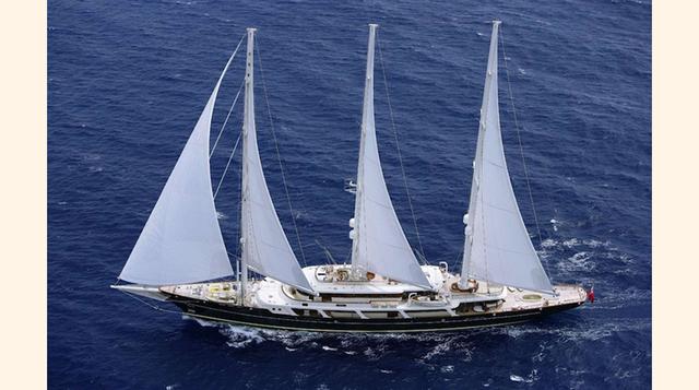 EOS – US$ 150 millones. El majestuoso Eos de 350 pies pertenece al magnate de los medios Barry Diller, el marido de la diseñadora de moda Diane Von Furstenberg. Uno de los más grandes yates de vela en el mundo, con un lujoso interior que tiene seis amplia