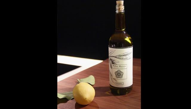 FOTO 5 | Aceite de oliva. Con beneficiosos efectos antioxidantes es bueno para la protección de tejidos y evitar enfermedades radicales como el cáncer. Contiene grasas saludables buenas para proteger el corazón y optimizan una correcta circulación sanguínea, y el efecto producido es el correcto funcionamiento de todas las células del cuerpo.