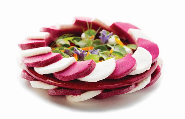 25. Restaurante "Tickets" en Barcelona (España). Una de las creaciones coloridas de Alberto Adrià.