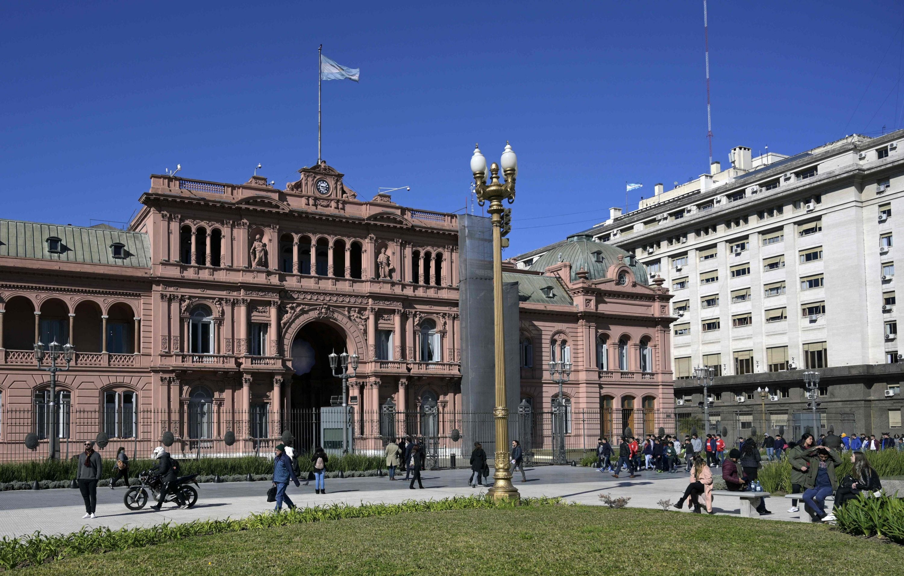 Fitch downgrades Argentina’s sovereign rating, says a default is imminent