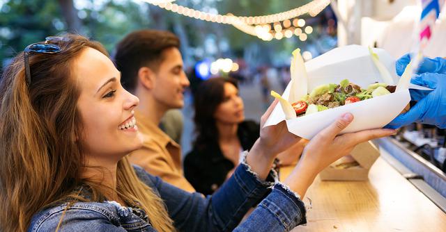 FOTO 2 | 2. Venta de comida saludable (Reparto de menús de comida saludable a domicilio/ Camión de comida saludable/ Venta de postres dietéticos) (Foto: iStock)