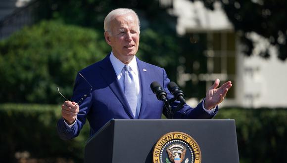“El pueblo estadounidense ya comenzó a sentir algo de alivio ante los precios altos”, dijo Biden en un comunicado. (Foto: MANDEL NGAN / AFP).