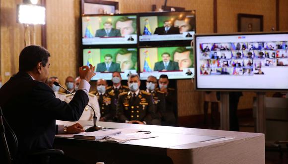 Nicolás Maduro y el alto mando militar durante su conferencia de prensa internacional de este miércoles. (Reuters).