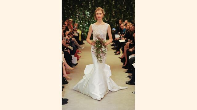 La romántica novia de Carolina Herrera, entre tules, sedas y encajes