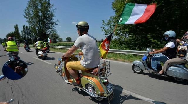 La popularidad del modelo a través del tiempo ha creado una gran cantidad de clubes de fanáticos de todo el planeta. Ya en 1950 se habían congregado unos 20 mil entusiastas con sus vehículos para celebrar lo que se denominó el Día de la Vespa.