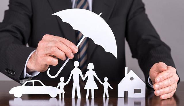 FOTO 21 | 21. Sabes que los seguros son un mal necesario
No sólo te ha crecido la panza, te han empezado a salir canas y arrugas, también es muy probable que ya hayas vivido algún accidente en donde la cuenta salía bastante elevada. A los 30 años entiendes por qué demonios necesitas algunos seguros y sabes que un poco de pesimismo le puede caer bien a tu futuro.