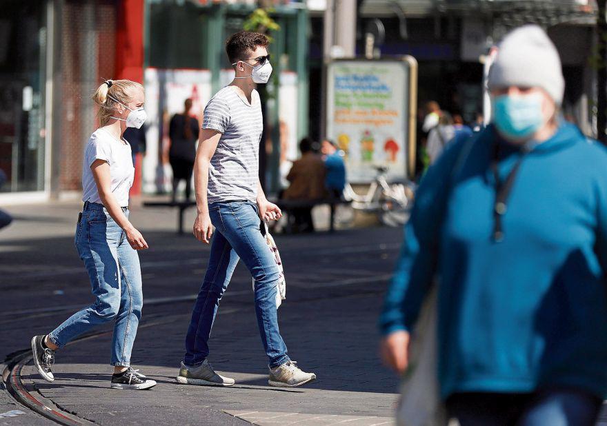 Alrededor de 1.8 millones de personas que viven en Alemania se habrían infectado, lo que supone al menos multiplicar por 10 los 160,000 casos confirmados hasta ahora. (Foto: EFE / Ronald  Wittek)