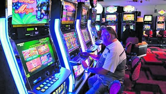 Casinos y tragamonedas brindan empleo directo a más de 85,000 personas a nivel nacional. (Foto: AFP)