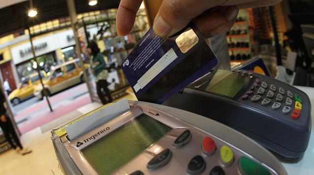 20. Préstamos. Los créditos de consumo se incrementaron 7.24%, por el dinamismo de créditos adquiridos bajo la modalidad de tarjetas de crédito en 7,44%, en tanto que los préstamos para adquisición de autos se redujeron en -11.78%.