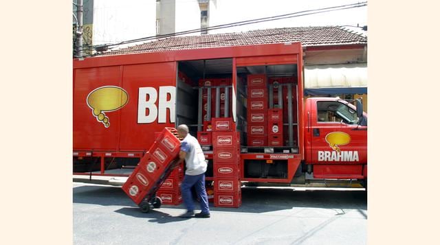 Brahma. Es la cerveza de Brasil. En 1888 fue lanzada por el suizo Joseph Villiger. Desde 1999 forma parte del portafolio de AmBev tras la fusión de Brahma y Antarctica.