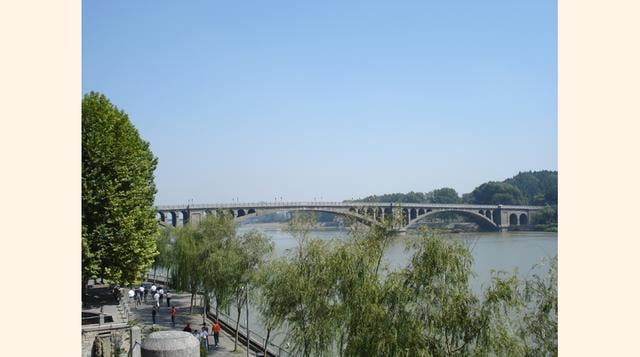 Gran Viaducto de Weinan Weihe, China: El tercer puente más largo del mundo data del 2010. Cruza el río Wei para conectar las ciudades de Zhengzhou y X’ian. Tiene 79.7 kilómetros. (Foto: Wikipedia)