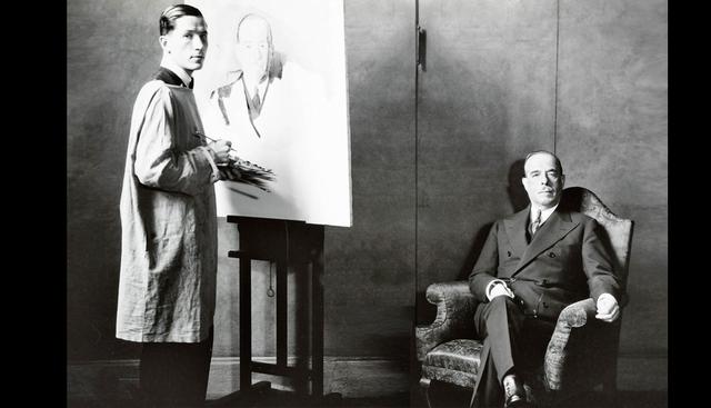 FOTO 2 | Joseph Duveen posing for a portrait, 1933.Source: The Frick Collection in association with D. Giles Ltd.