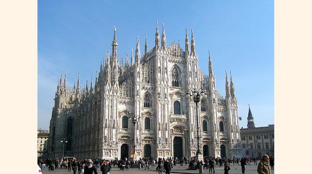 Catedral de Milán, Italia. Estructura gótica de 157 metros de largo que puede albergar 40.000 personas en su interior. (Foto: Upsocl)