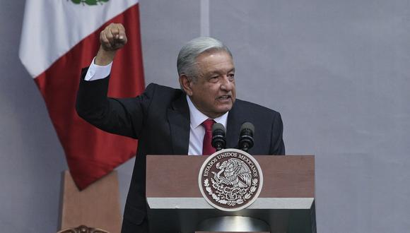 El presidente mexicano, Andrés Manuel López Obrador, pronuncia un discurso en la plaza Zócalo de la Ciudad de México el 18 de marzo de 2023. (Foto de RODRIGO ARANGUA / AFP)