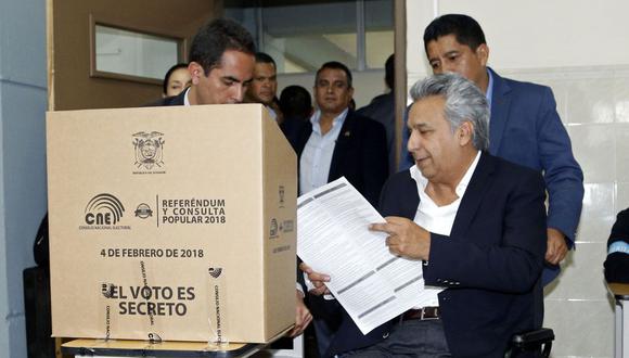 El presidente de Ecuador, Lenín Moreno, emitió su voto en una universidad en el norte de Quito. (Foto: AFP)