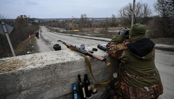 La invasión de Rusia a Ucrania desencadenó una ola sin precedentes de sanciones que interrumpieron el comercio entre la Unión Europea y su principal proveedor de energía. (Photo by ARIS MESSINIS / AFP)