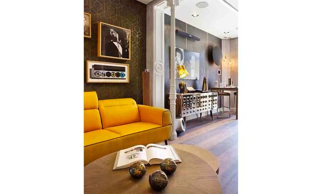 The Influencer, Bang & Olufsen. El amarillo curry salpica este rincón que parece a la medida de un sibarita. Así ha integrado Laura Carrillo los equipos de sonido de Bang