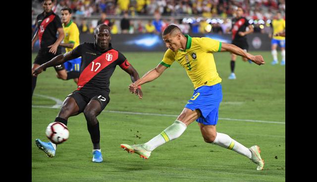6.- Luis Advíncula (Rayo Vallecano), en 3 millones de euros.&nbsp;(Foto: AFP)