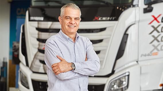 "Xcient ofrece la calidad de los camiones europeos más prestigiosos al precio accesible de los camiones americanos”, afirma Gerhard Gallardo, gerente de Negocio Vehículos Comerciales.