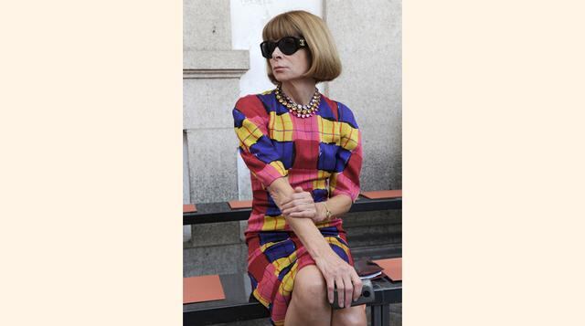 Los collares de piedras van bien para esos looks coloridos.  (Foto: Getty)
