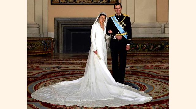 Su relación con el príncipe Felipe se mantuvo en secreto hasta fines de 2003, cuando el compromiso fue anunciado oficialmente. La boda se celebró en mayo del 2004 en la catedral de Madrid. (Foto: elcomercio.es)