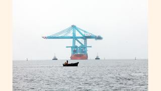 Grúas gigantes Super Post Panamax llegan al Muelle Norte del puerto del Callao