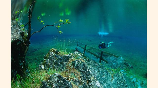 Lago Verde (Estiria, Austria). No sólo es bello y de color verde, sino que además, este lago austriaco es conocido por ser un parque durante todo el invierno, que se sumerge bajo el agua en primavera debido al deshielo.