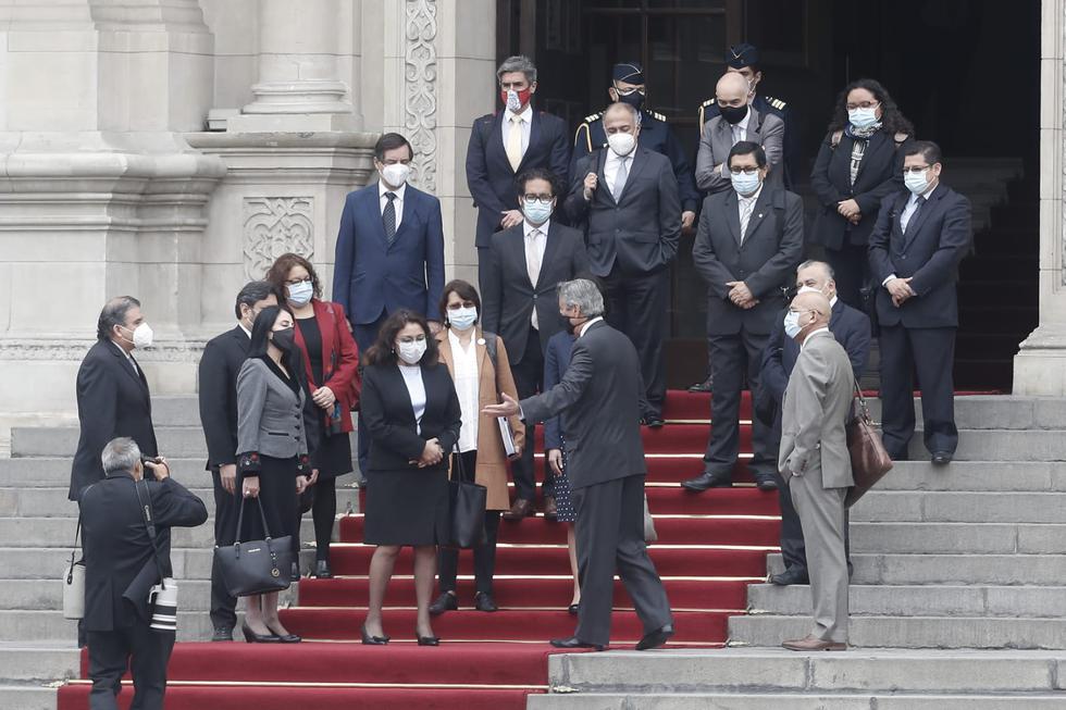 El presidente Francisco Sagasti despide a su Consejo de Ministros antes de que este acuda al Parlamento. (Foto: César Campos / GEC)